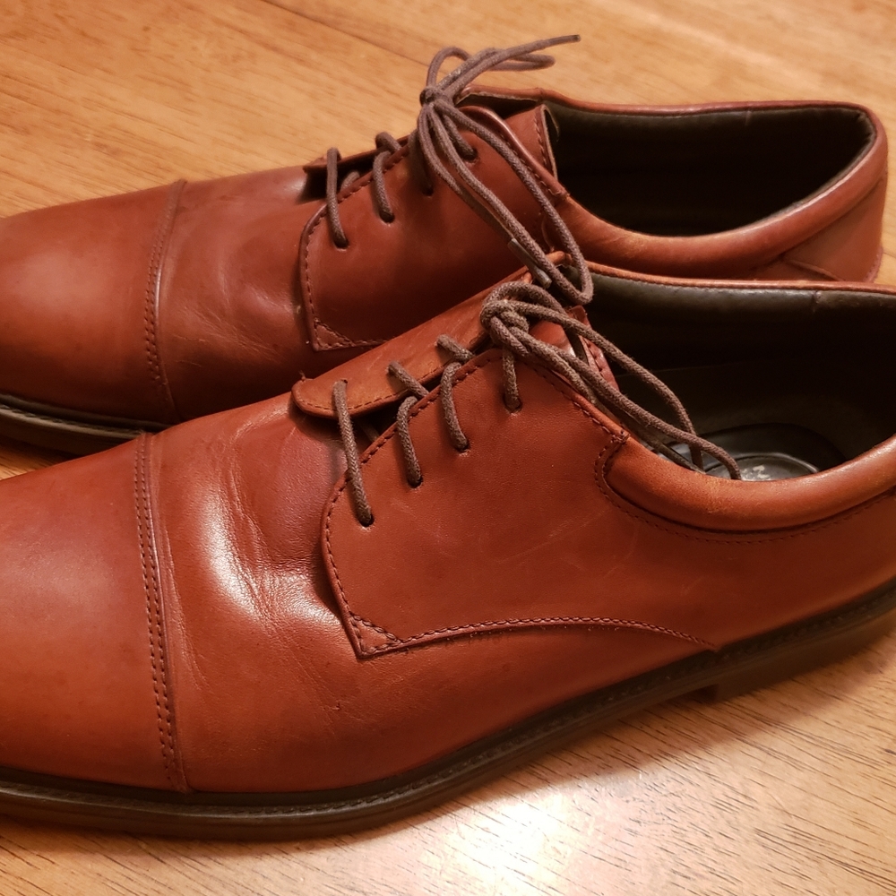 Cap toe derby shoes